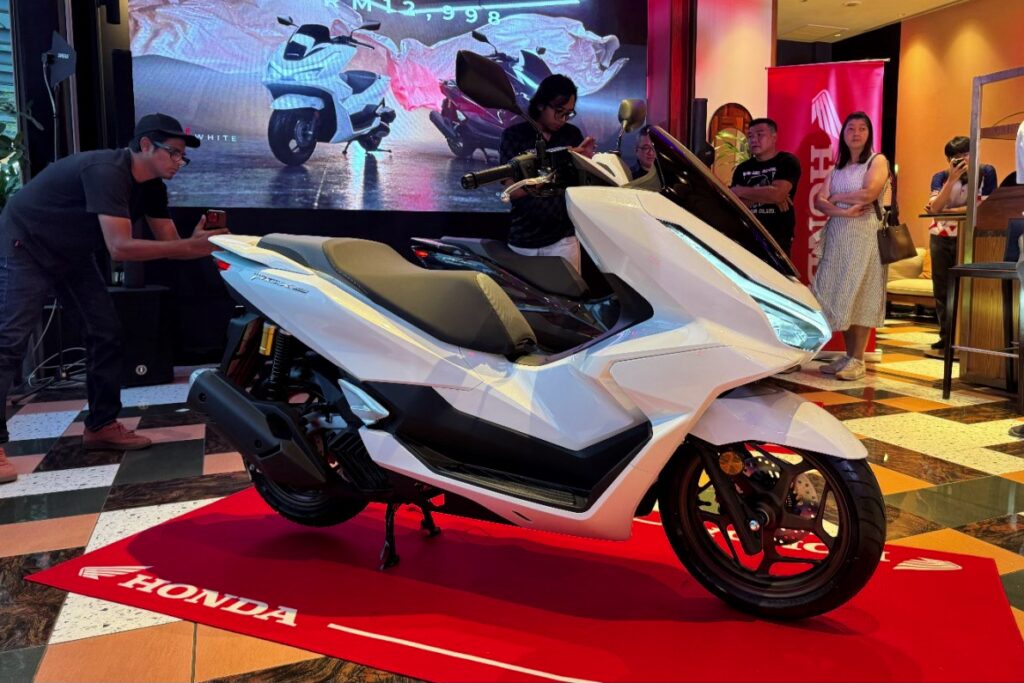 Honda PCX160 vs Honda ADV160